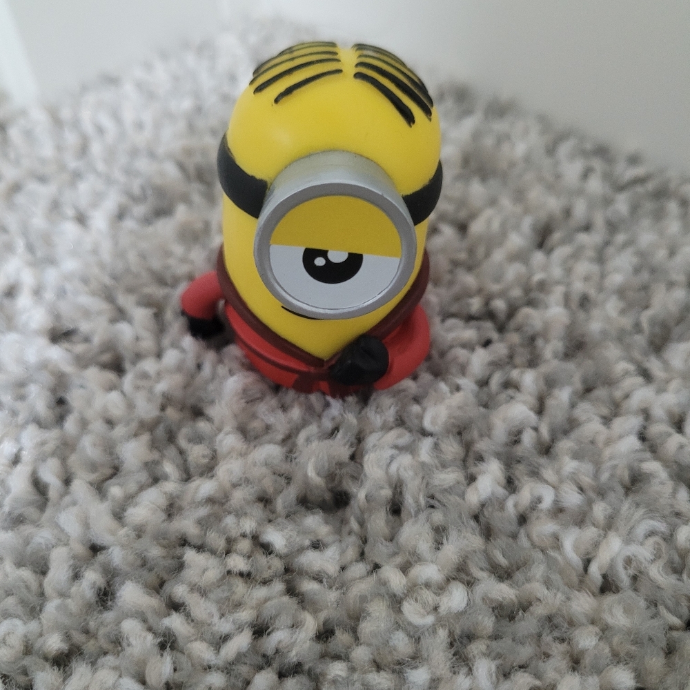 4 for 15 minion in robe figure